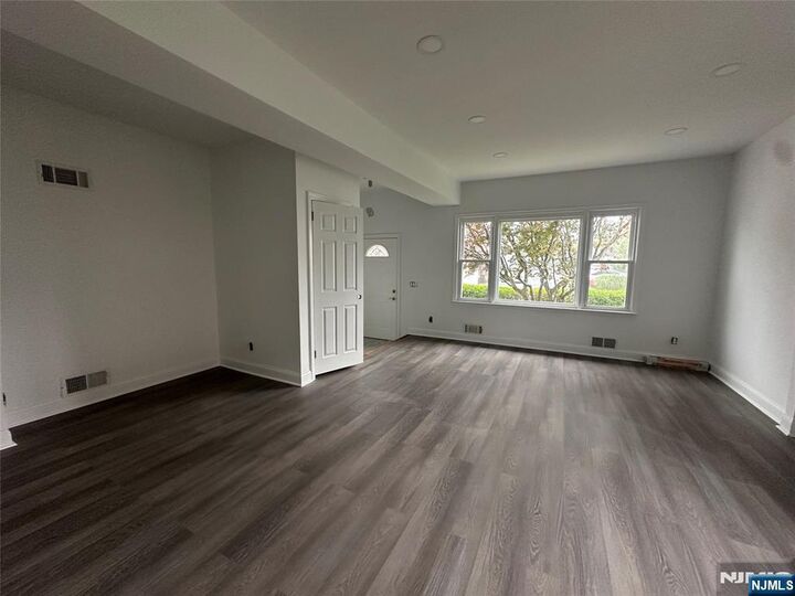 Property Photo:  177 Williams Avenue 1st Floor  NJ 07604 
