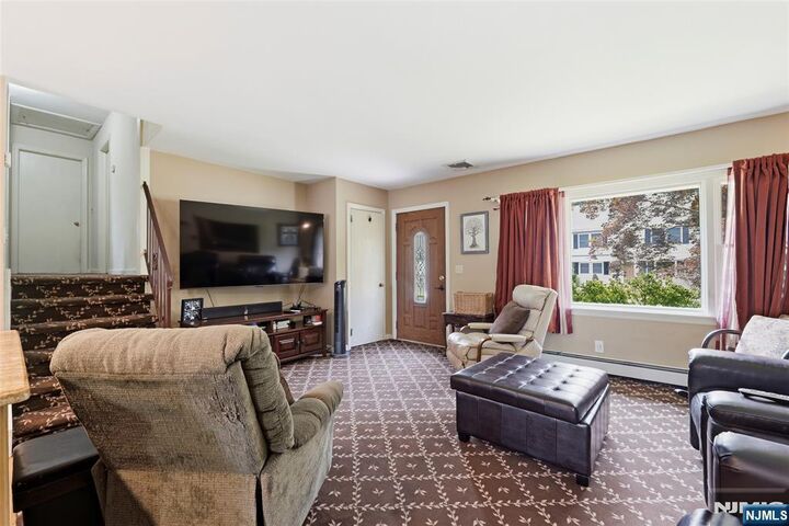 Property Photo:  17 Van Court  NJ 07463 