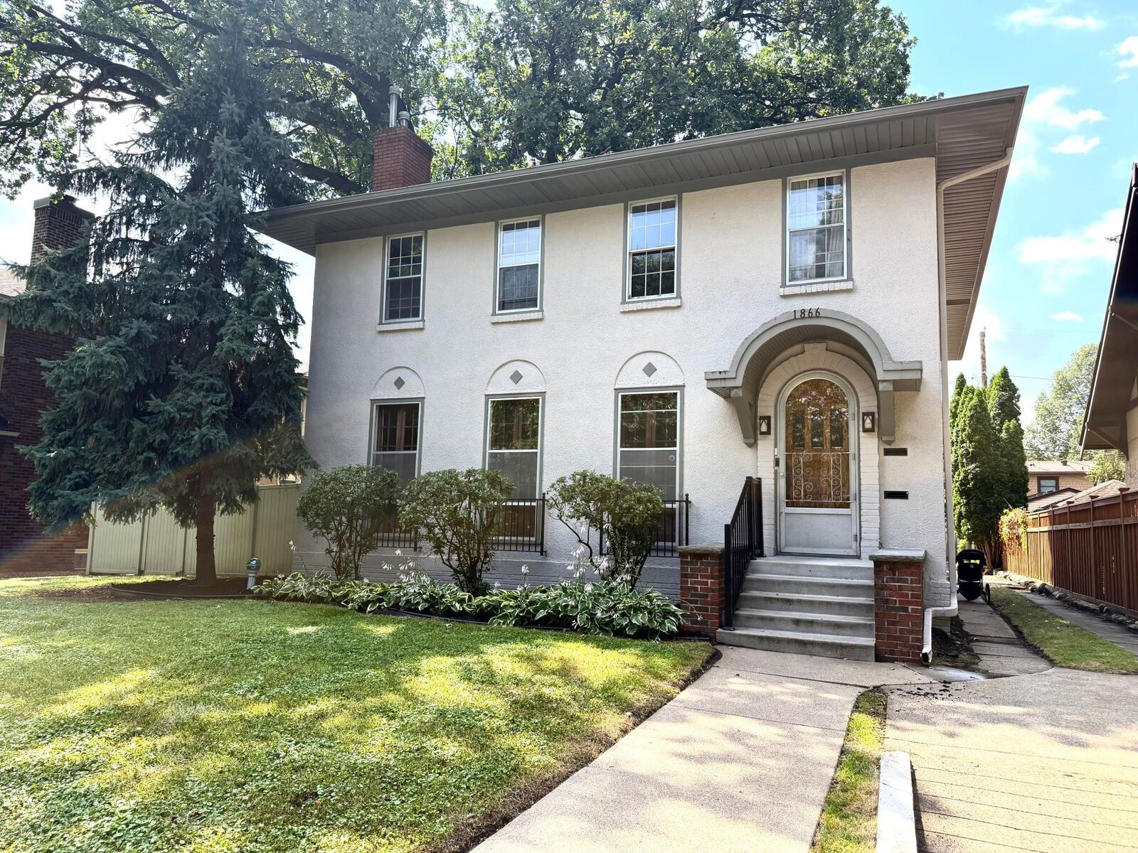 Property Photo: 1866 Jefferson Avenue MN 55105