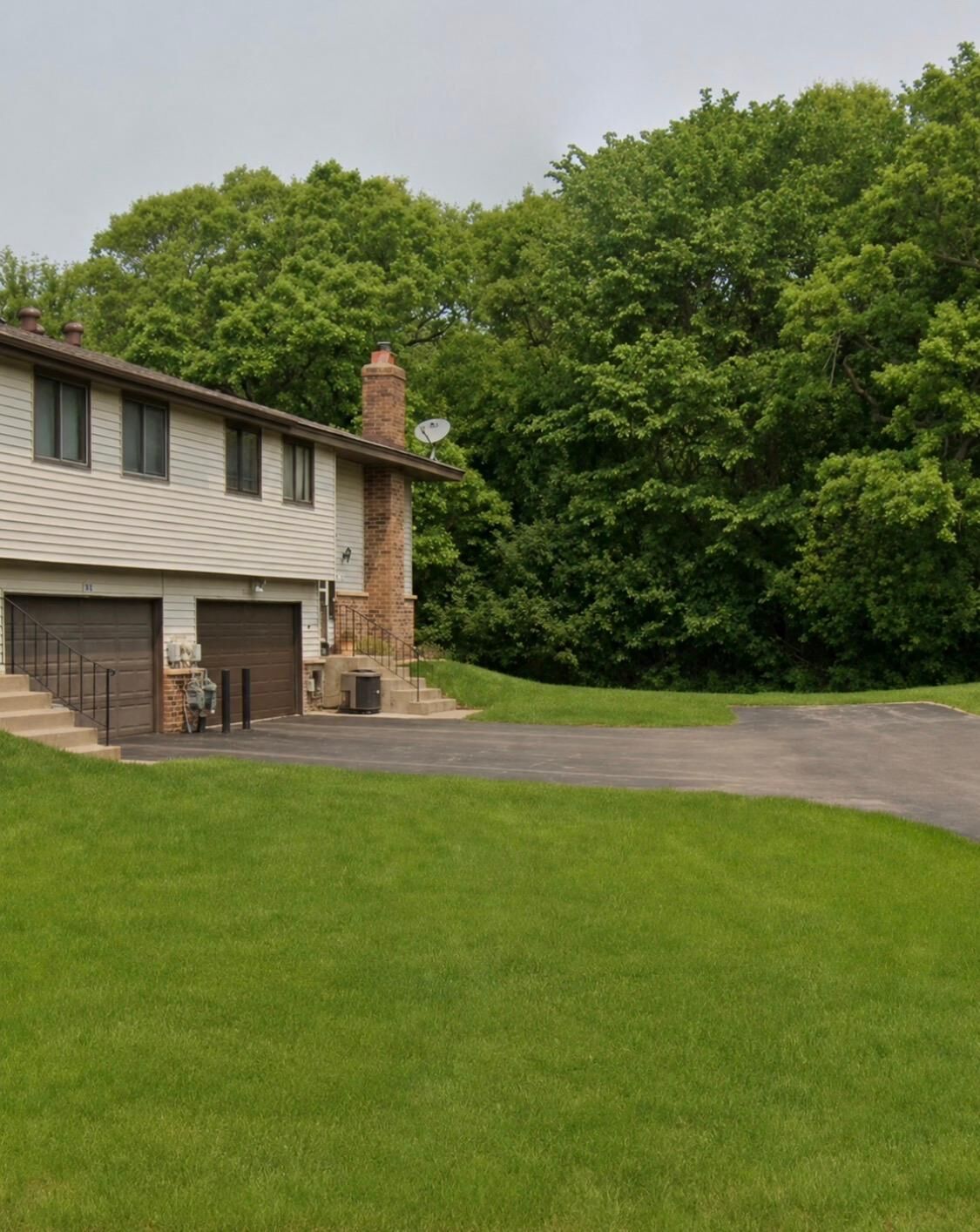 Property Photo: 1711 Hickory Hill Drive MN 55122