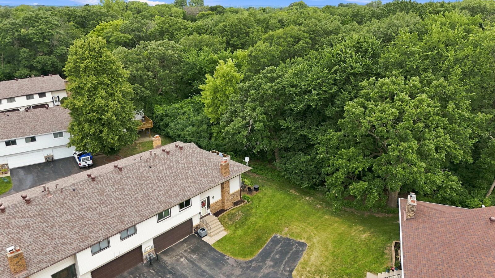 Property Photo:  1711 Hickory Hill Drive  MN 55122 