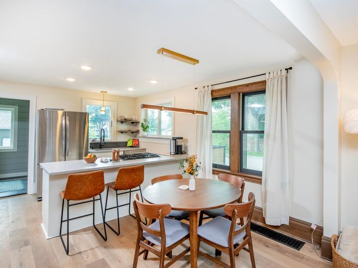 Property Photo:  421 Snelling Avenue S  MN 55105 