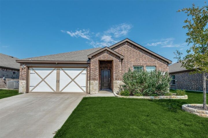 Property Photo: 6409 Windsor Lane TX 76227