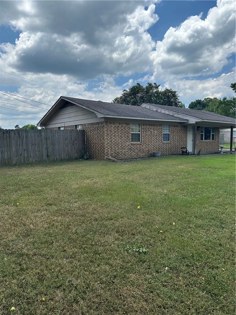 Property Photo: 401 NW 7th AR 72823