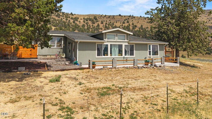 Property Photo: 11453 Hill Road OR 97603