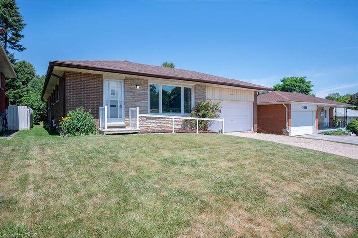 Property Photo:  1418 Queens Boulevard  ON N2M 1E1 