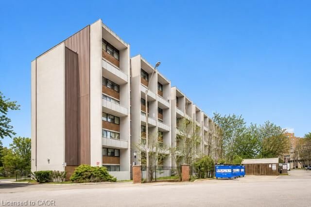 Property Photo: 2121 Roche Court 514 ON L5K 2C7