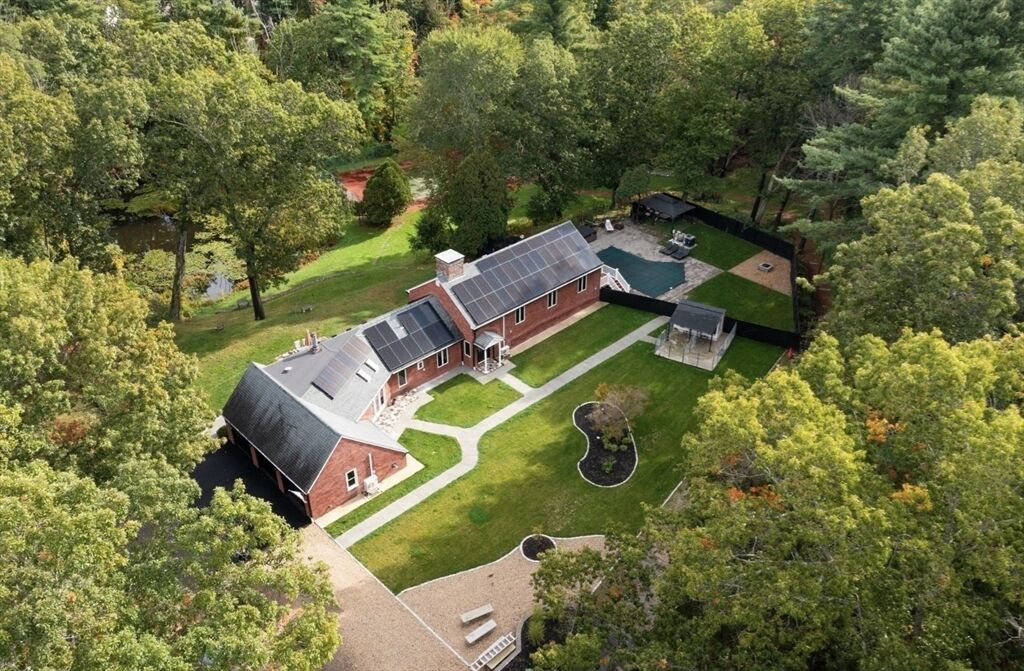 Property Photo:  105 Georgetown Rd  MA 01921 