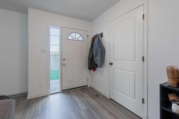 Property Photo:  750 Heritage Boulevard W 3  AB T1K 7Z6 
