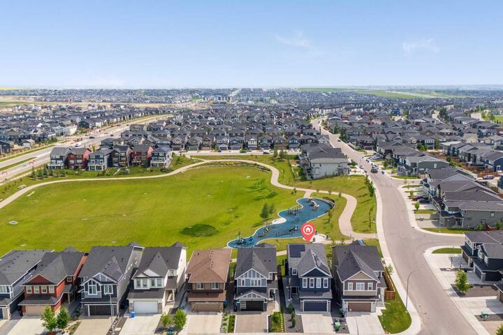 Property Photo: 195 Evansfield Close NW AB T3P 1V7