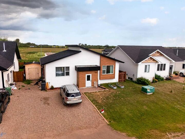 Property Photo:  10502 105 Ave  AB T0H 2H0 