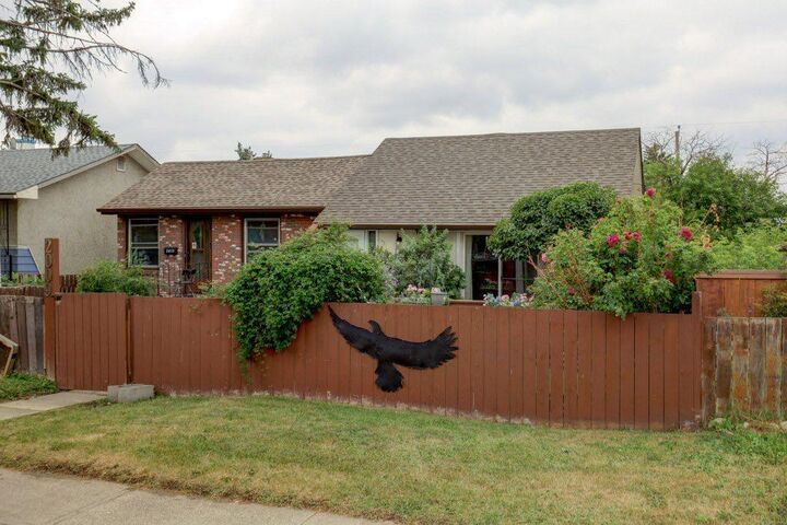 2009 41 Street SE — photo 1