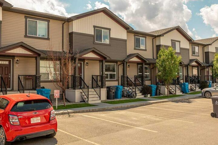 Property Photo:  1180 Keystone Road W 5  AB T1J 5H6 