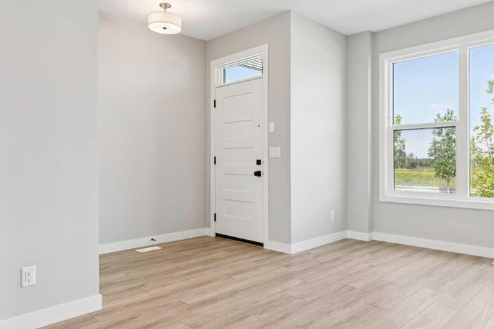 Property Photo:  45 Silverton Glen Way SW  AB T2X 5B9 