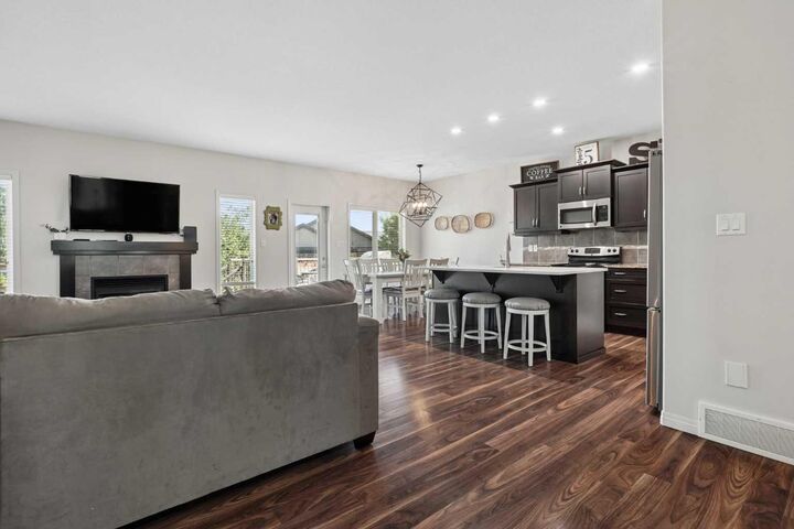 Property Photo: 19 Riverland Close W AB T1K 5T5