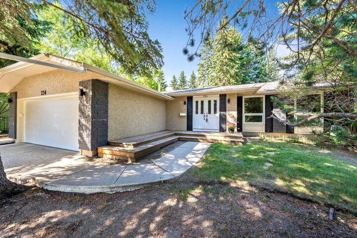 224 Varsity Crescent NW — photo 1