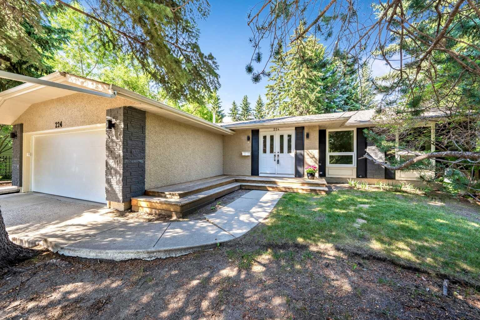 Property Photo:  224 Varsity Crescent NW  AB T3B 2Z6 