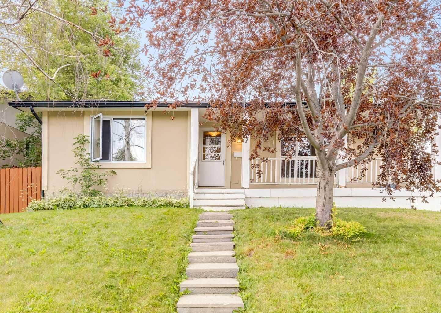 Property Photo: 7 Lake Sylvan Close SE AB T2J 3E5