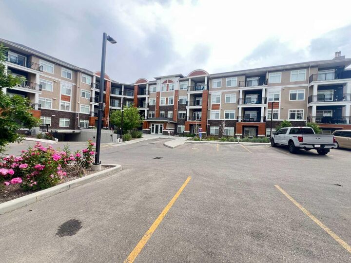 Property Photo: 3727 Sage Hill Drive NW 3112 AB T3R 1T7