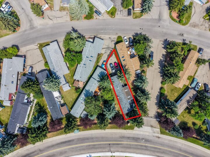 Property Photo: 3011 Burroughs Manor NE AB T1Y 6K1