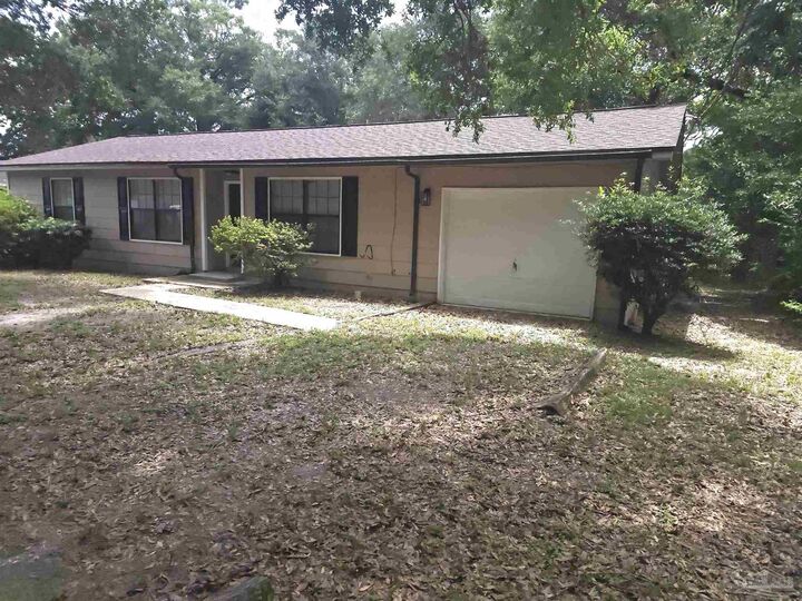 Property Photo: 3005 Lenora Cir FL 32526