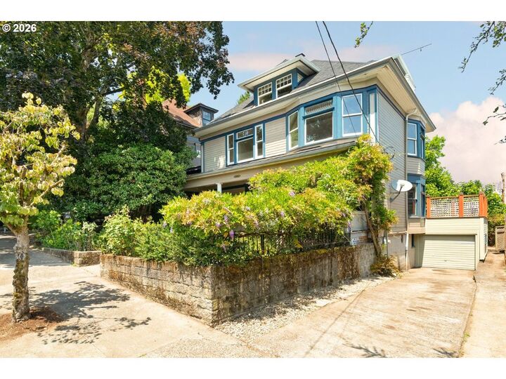 Property Photo: 2425 NW Johnson St OR 97210