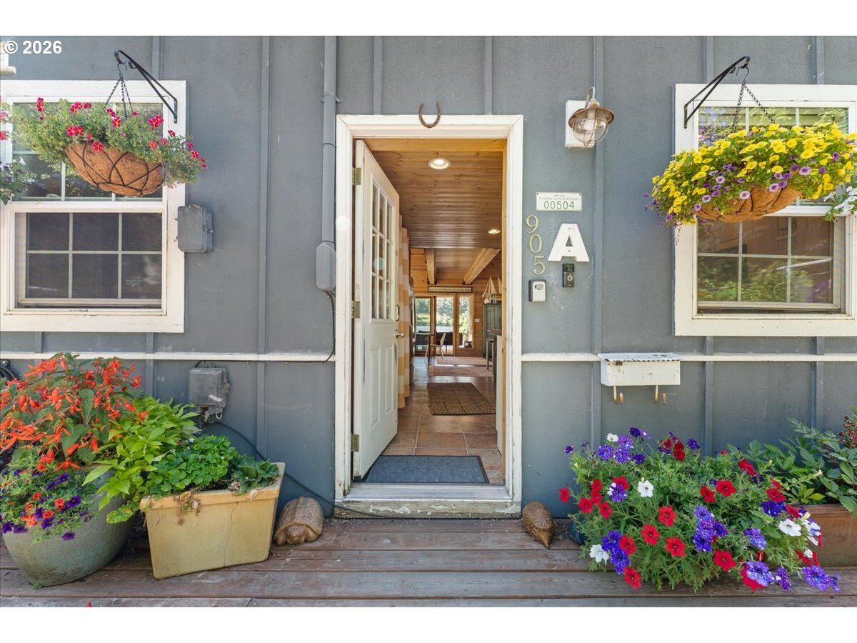 Property Photo: 903 S McLoughlin Blvd 905 A OR 97045