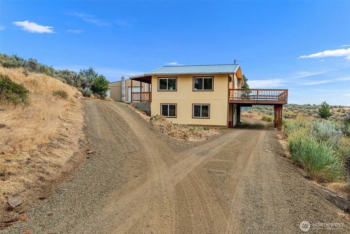 Property Photo: 612 Rd S SW WA 98802