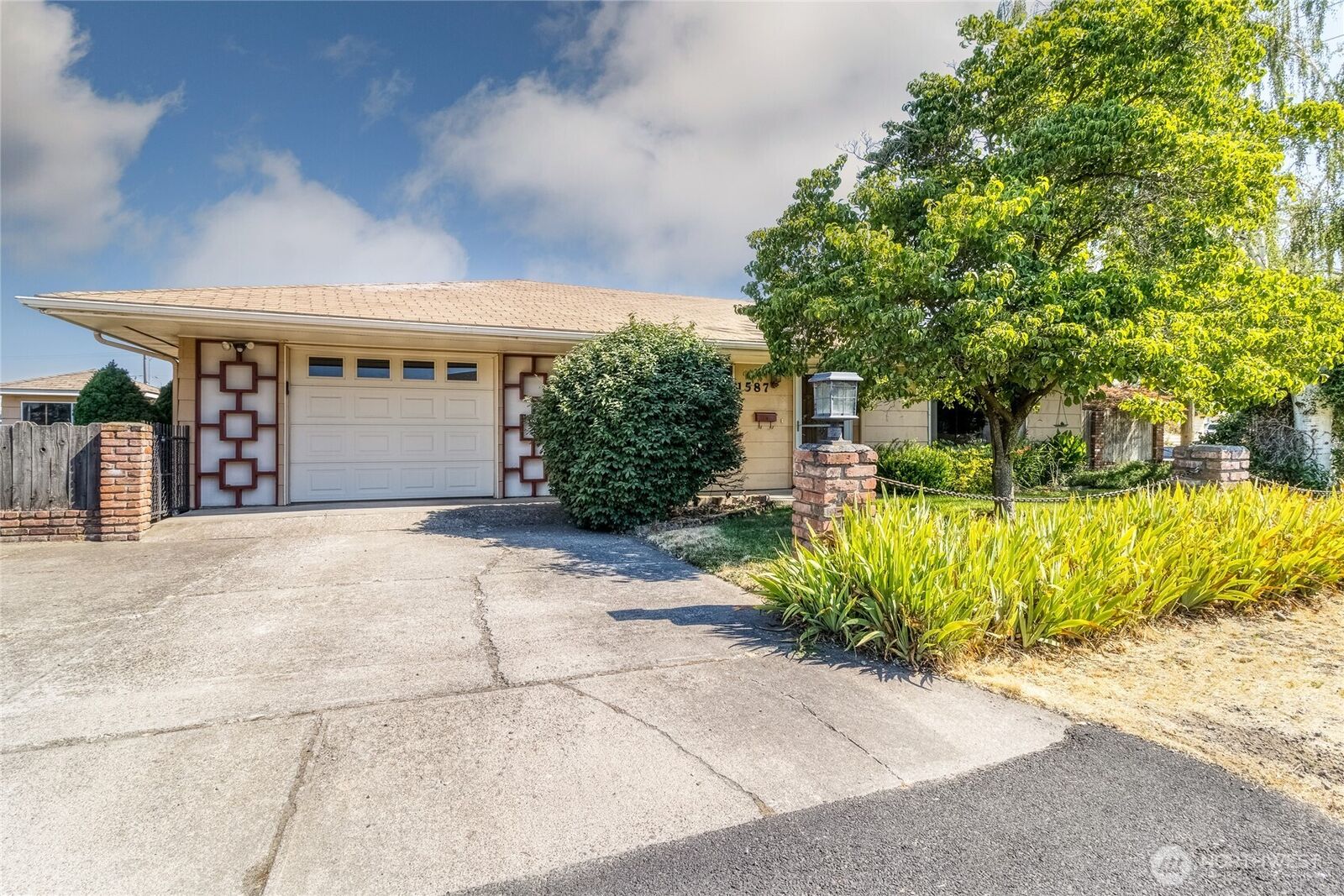 Property Photo: 1587 Olive Street WA 99362