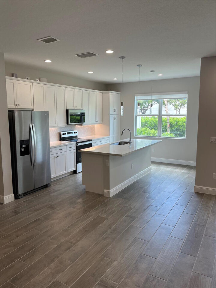 Property Photo: 636 Parsons Way FL 33442