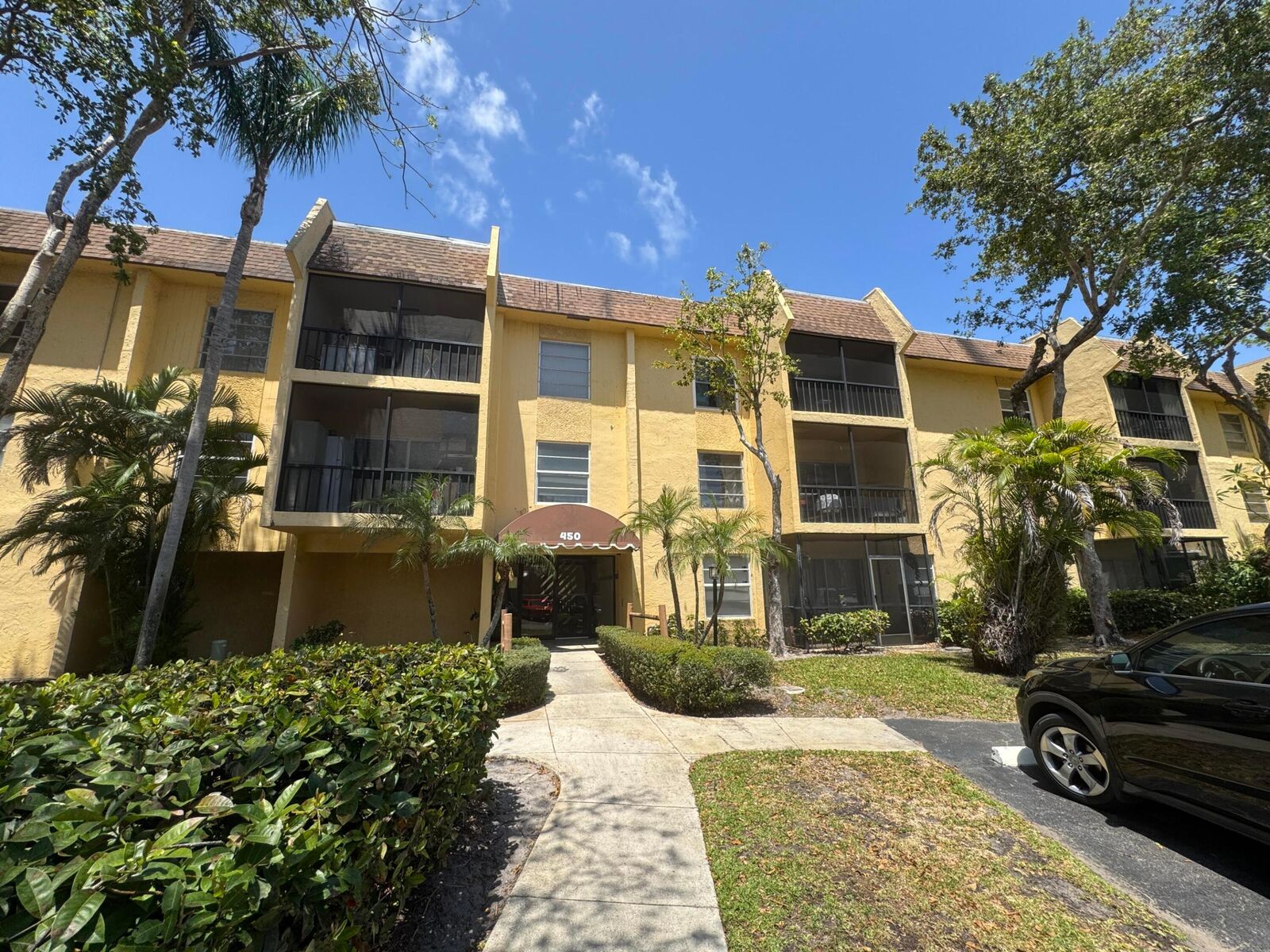 Property Photo: 450 NW 20th Street FL 33431