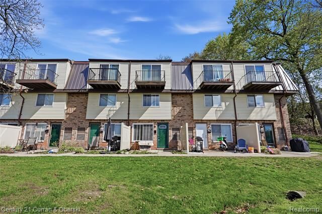 Property Photo: 862 N Main Street MI 48381