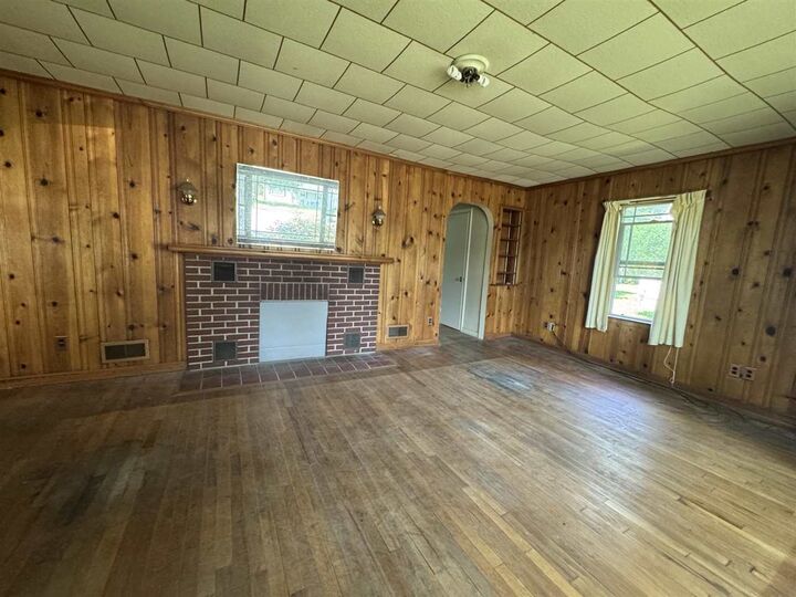 Property Photo:  1112 Berry Lane  IN 47374 