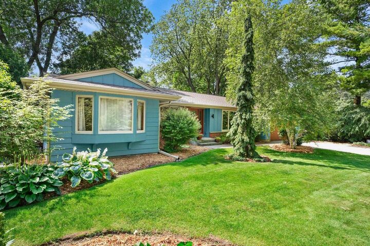 Property Photo:  322 Robin Parkway  WI 53705 