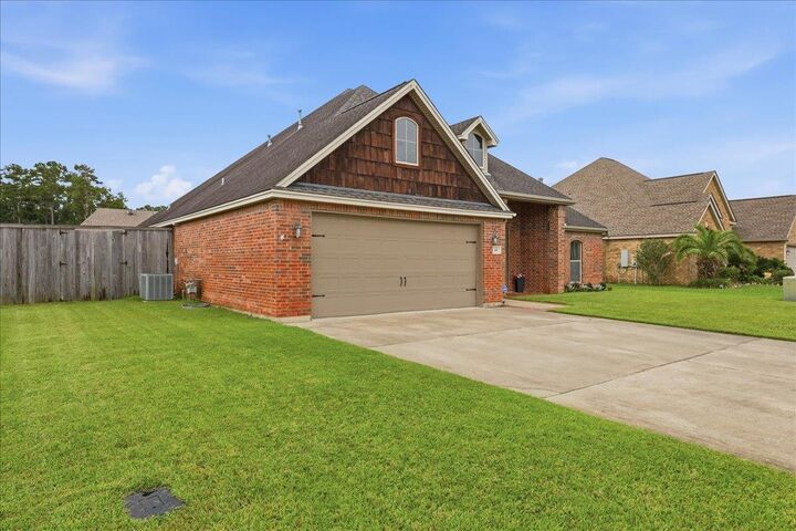 Property Photo:  110 Sir Cameron  TX 77657 