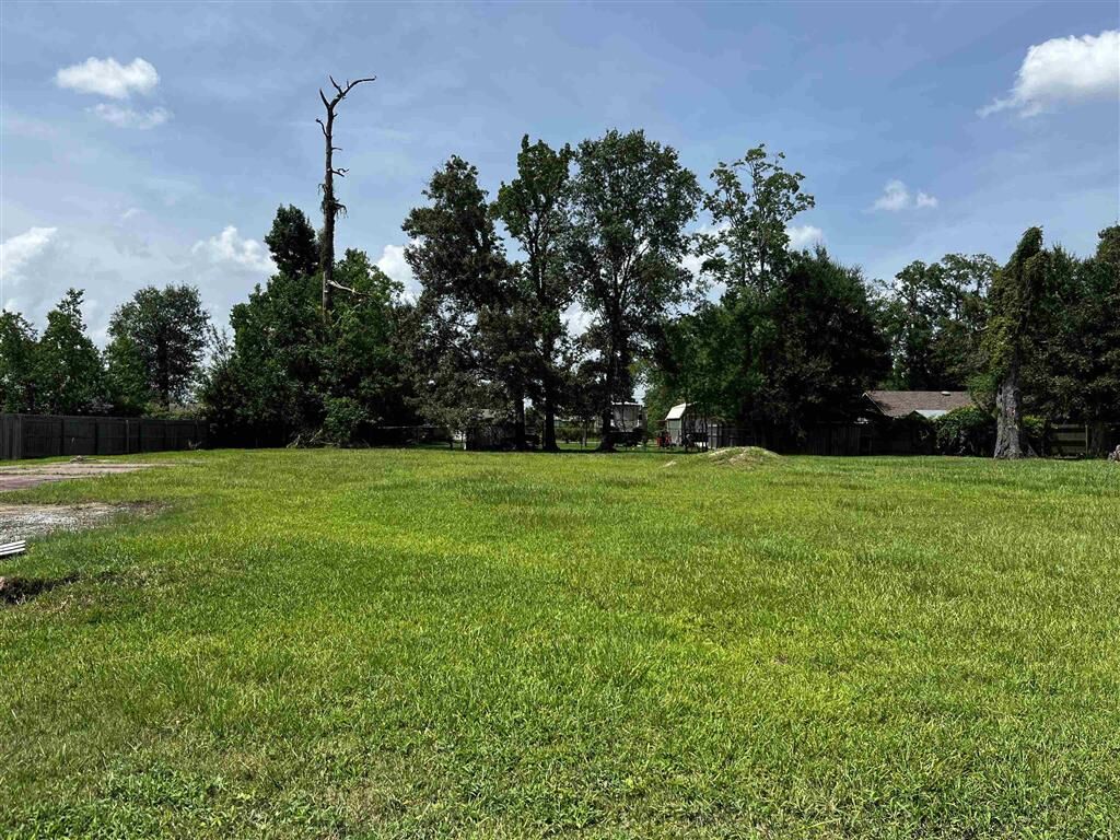 Property Photo:  2211 Division Road  LA 70663 