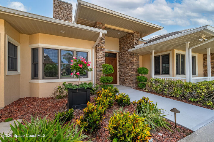 Property Photo: 3706 Secluded Oak Court FL 32934