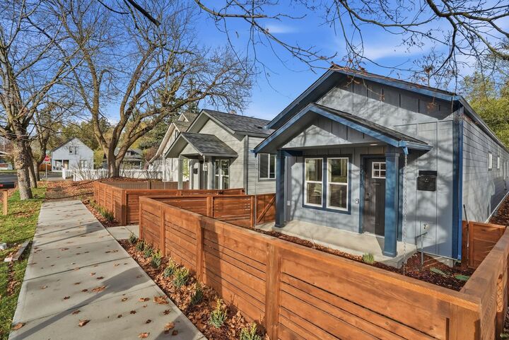 Property Photo: 3613 E 8th Ave 3615 WA 99202