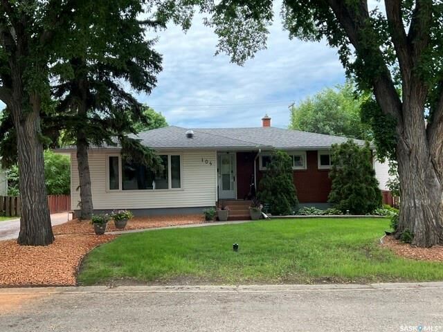 Property Photo: 104 Marsh Crescent SK S4S 6B4
