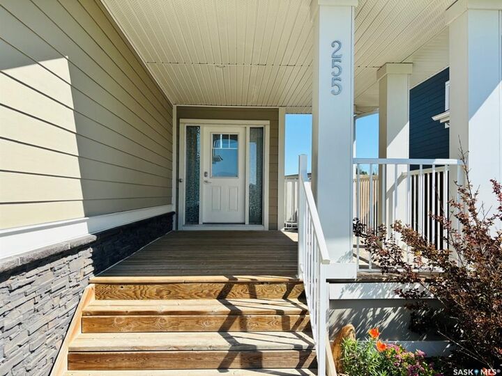 Property Photo:  255 Eaton Crescent  SK S7V 0H4 