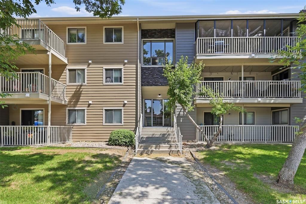 Property Photo: 1121 1A McKercher Drive 301 SK S7H 5B8