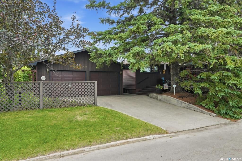 Property Photo: 1601 Morgan Avenue SK S7H 2R2