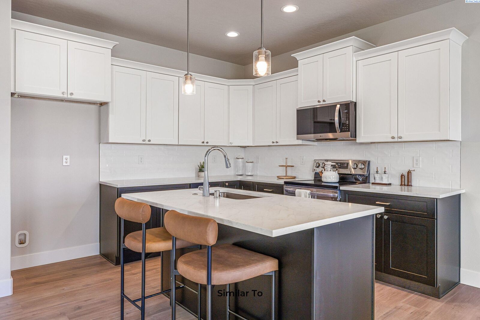 Property Photo: 7674 Grapevine Ct WA 99353