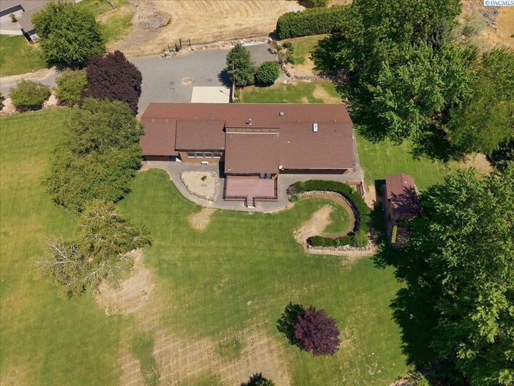 Property Photo: 4711 Maple Ave WA 98901-1334