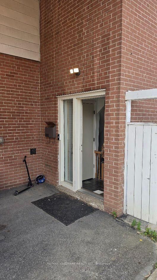 Photo de la propriété: 888 Krosno Boulevard ON L1W 1H4