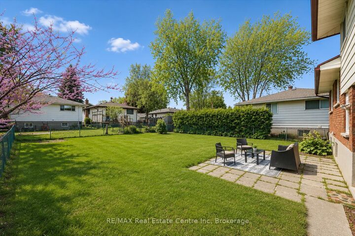 Property Photo: 17 Glenda Court ON N1H 6V6