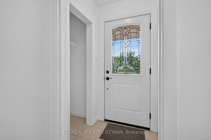 Property Photo: 2439 Alta Vista Drive ON K1H 7M9