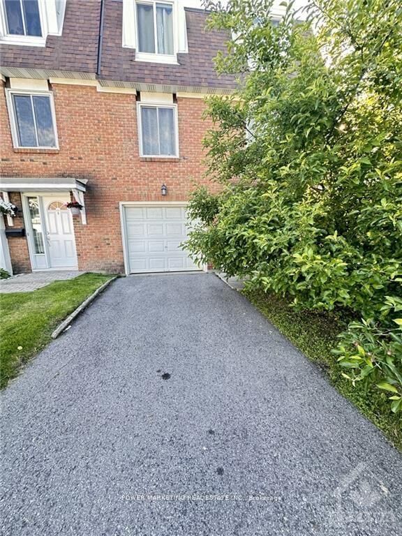 Property Photo: 1833 Axminster Court ON K1C 1Z5