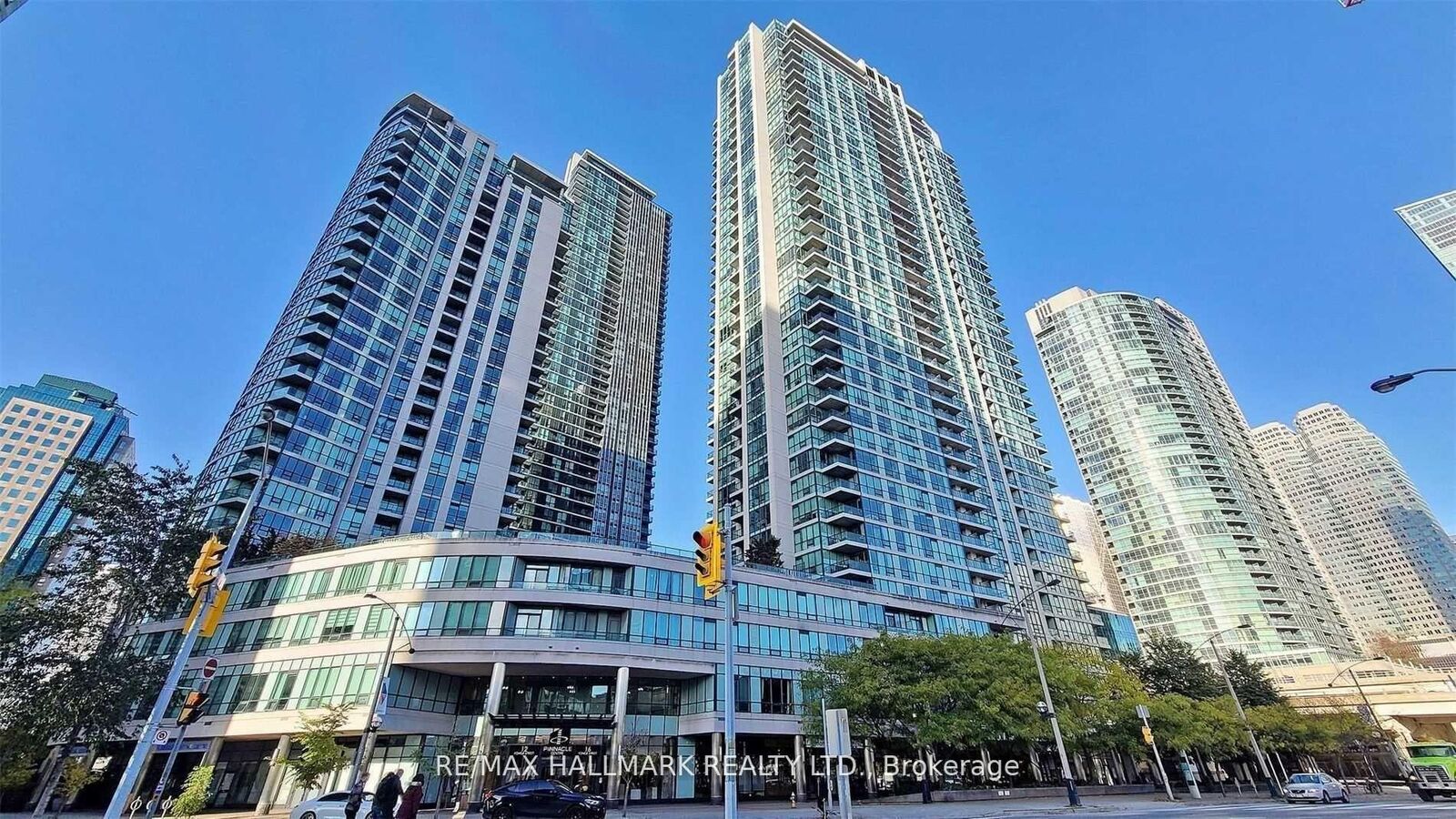Property Photo: 16 Yonge Street 3803 ON M5E 2A1