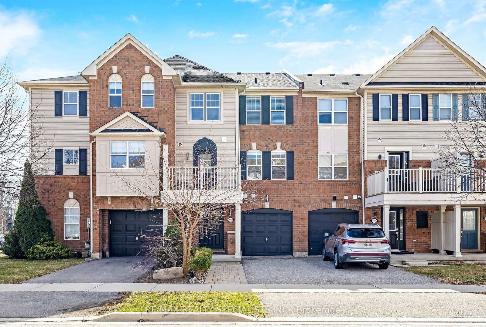 Property Photo: 3032 Drumloch Avenue ON L6M 5H8